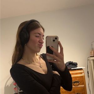 Meet your Posher, Ella